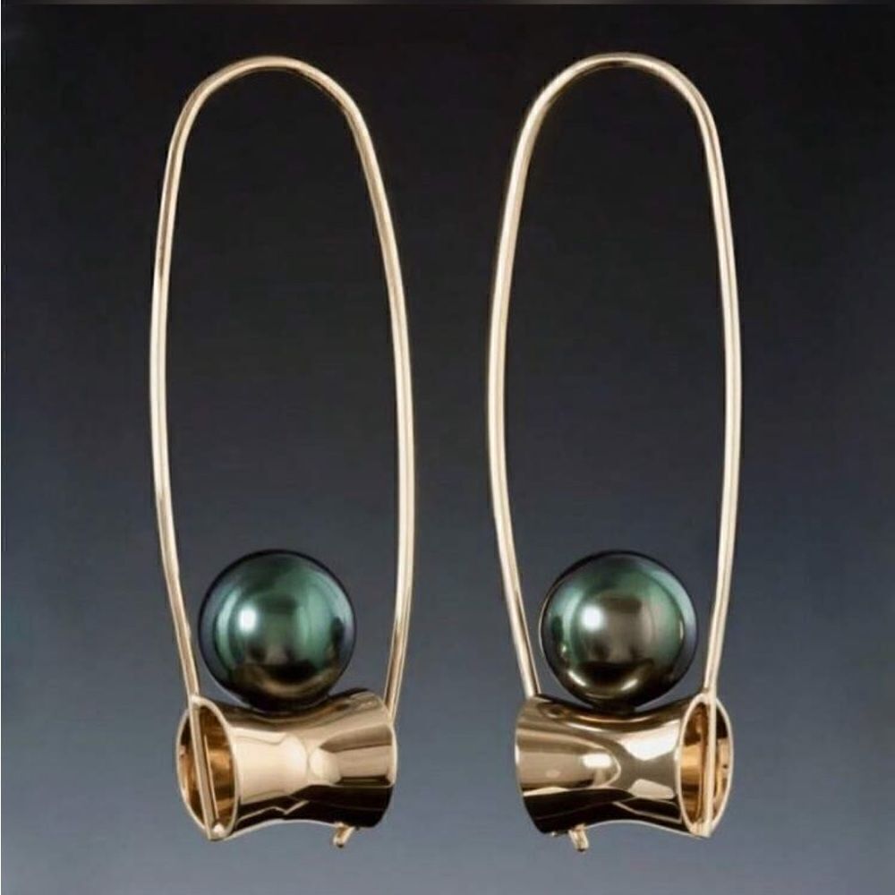 Vintage pearl hoop earrings N533